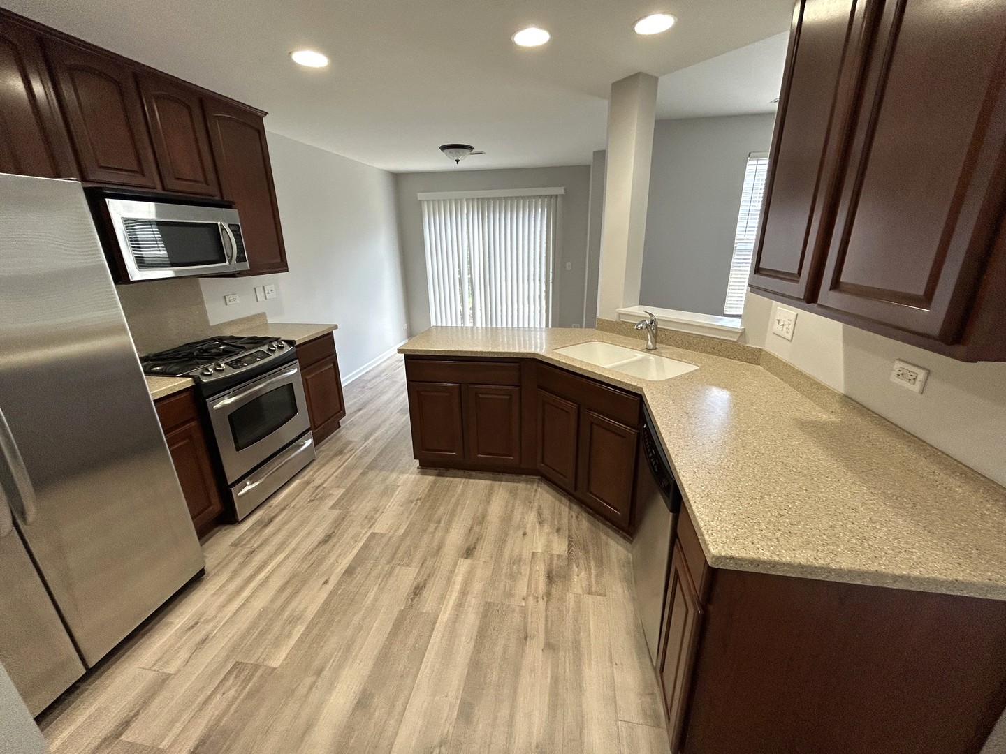 106 Devoe Drive, Oswego, IL 60543