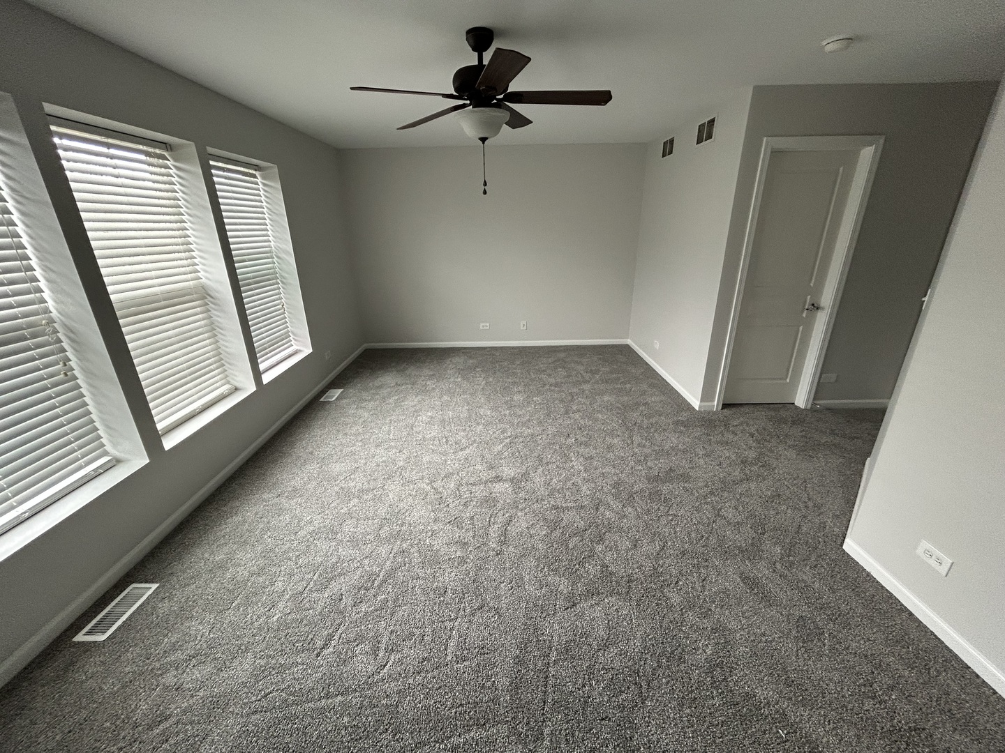 106 Devoe Drive, Oswego, IL 60543