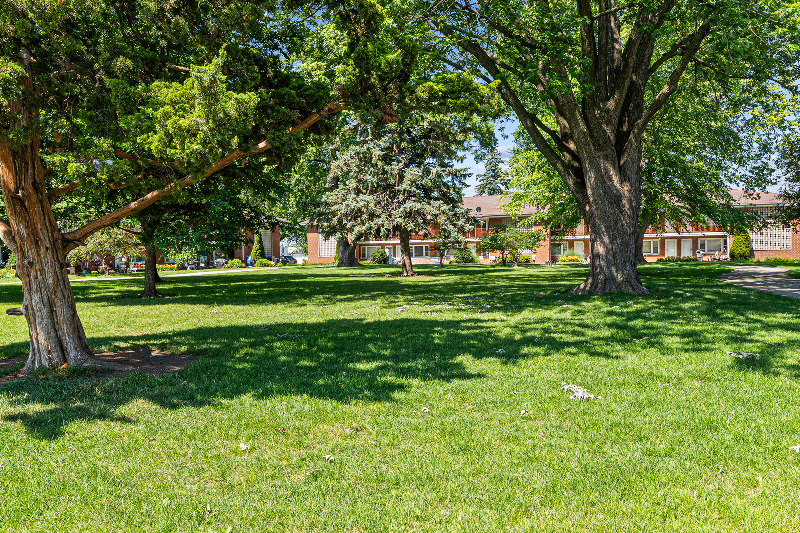 1103 Holiday Lane #13, Des Plaines, IL 60016
