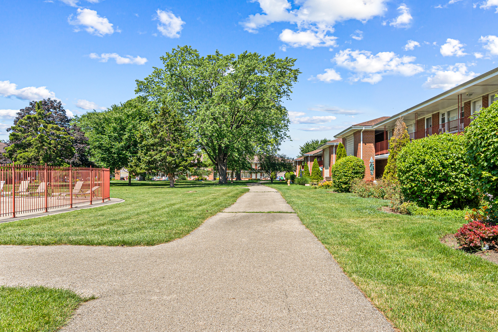 1103 Holiday Lane #13, Des Plaines, IL 60016