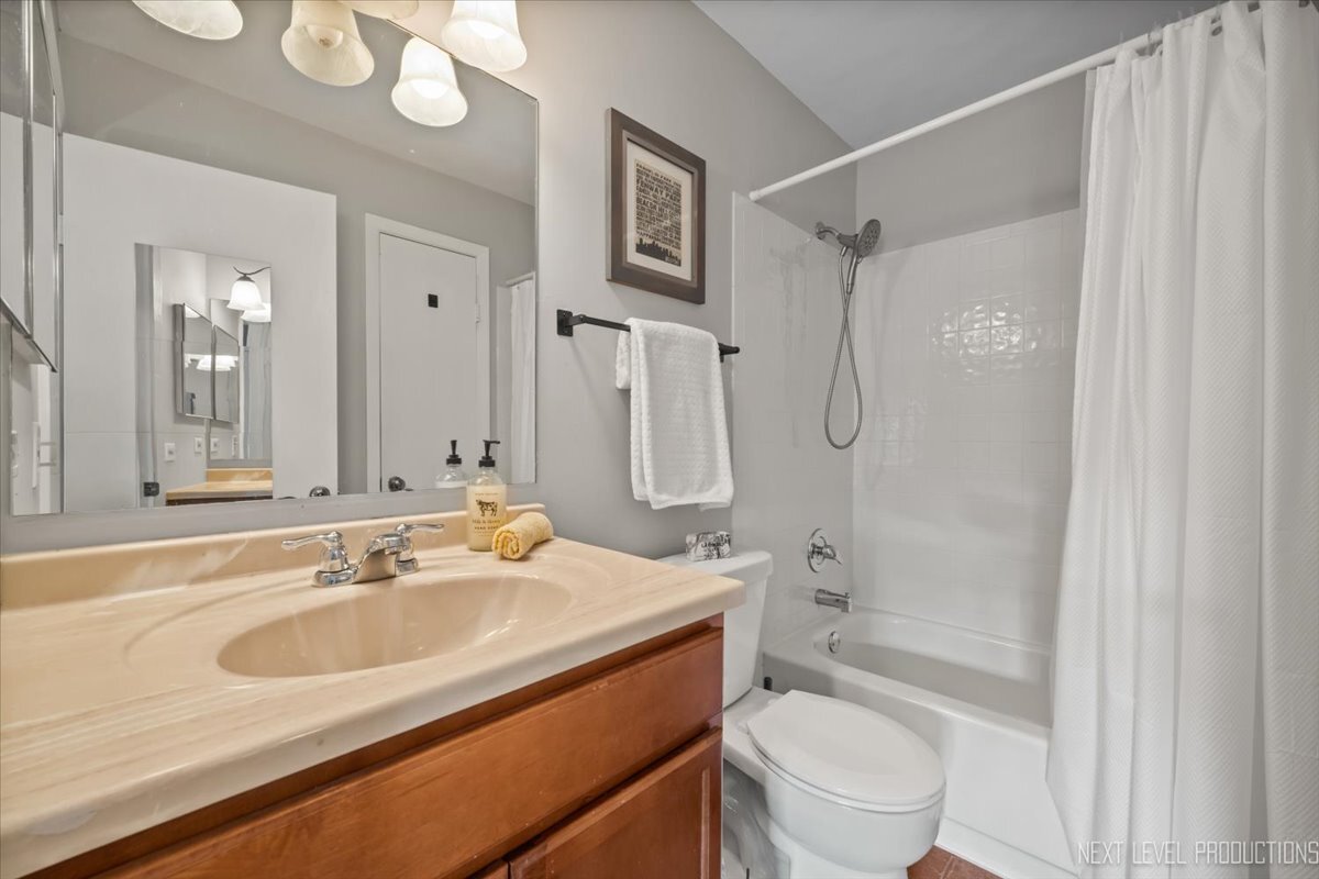 1340 McDowell Road #101, Naperville, IL 60563