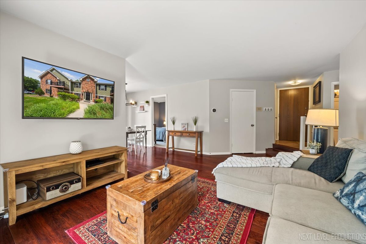 1340 McDowell Road #101, Naperville, IL 60563