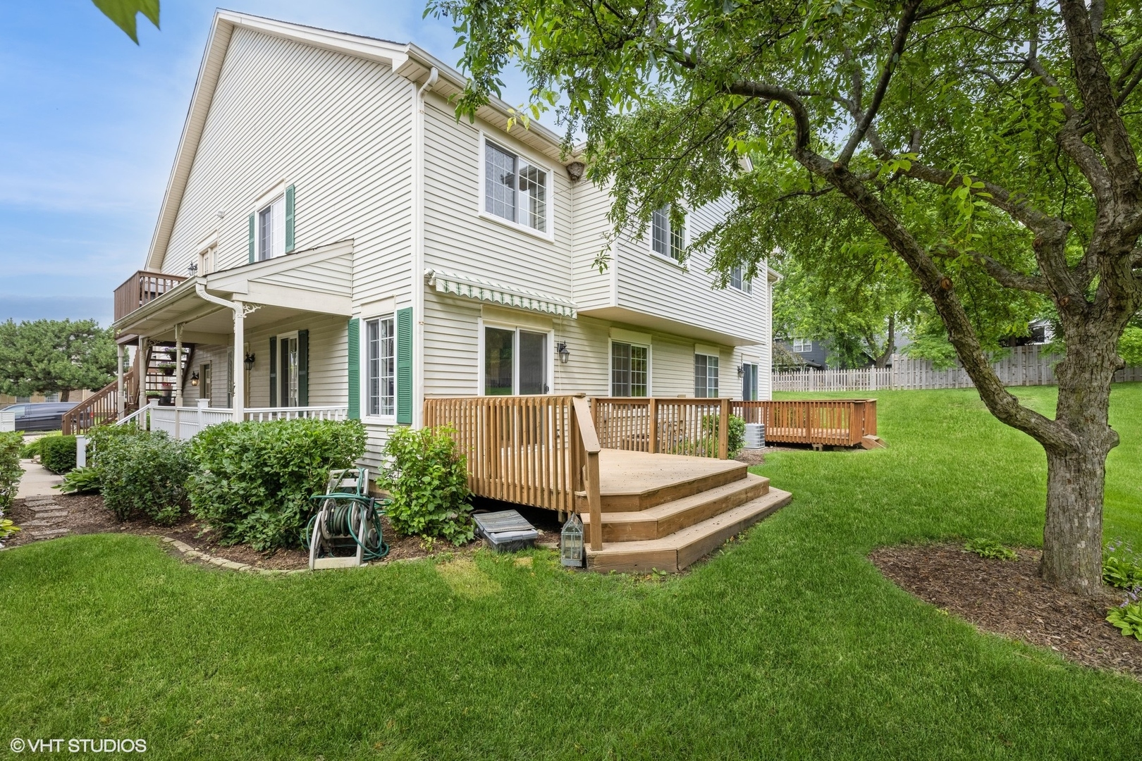 6 W Acorn Lane, Lake In The Hills, IL 60156