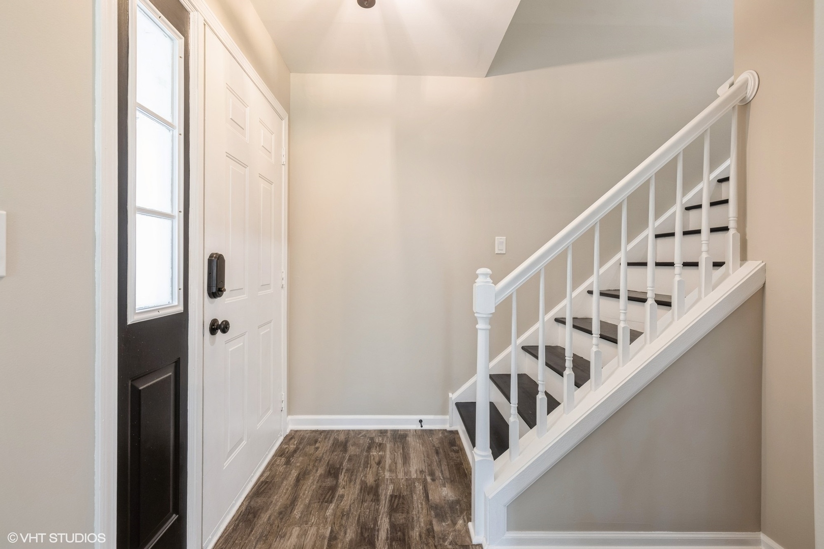 6 W Acorn Lane, Lake In The Hills, IL 60156