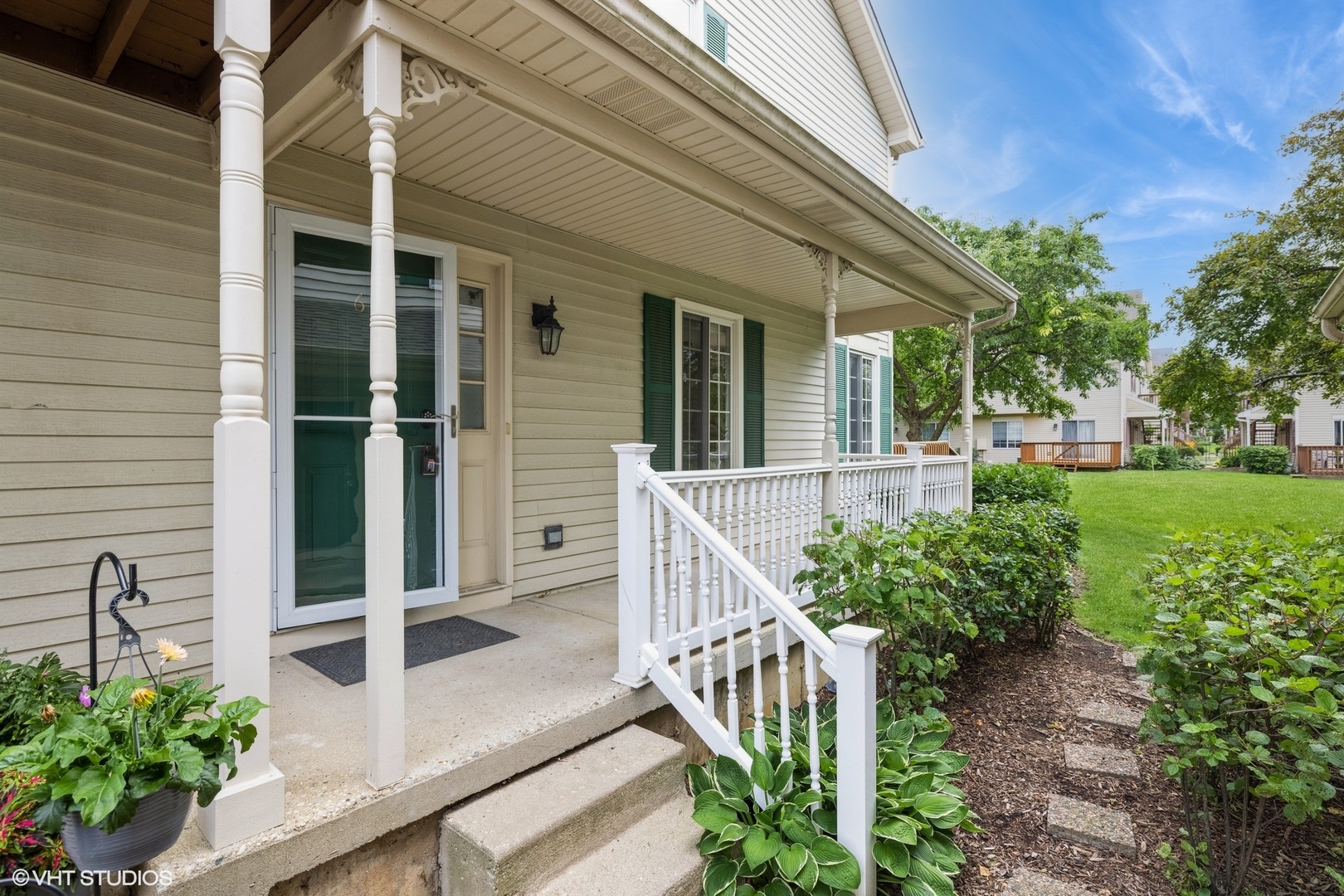6 W Acorn Lane, Lake In The Hills, IL 60156