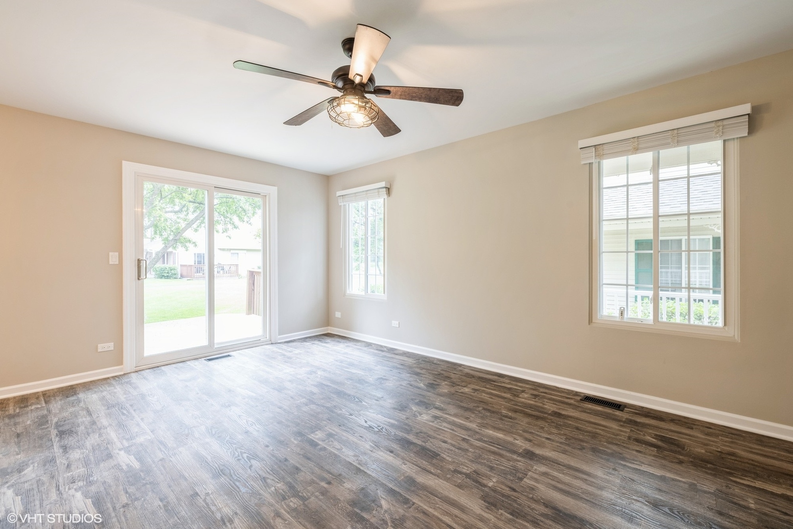 6 W Acorn Lane, Lake In The Hills, IL 60156