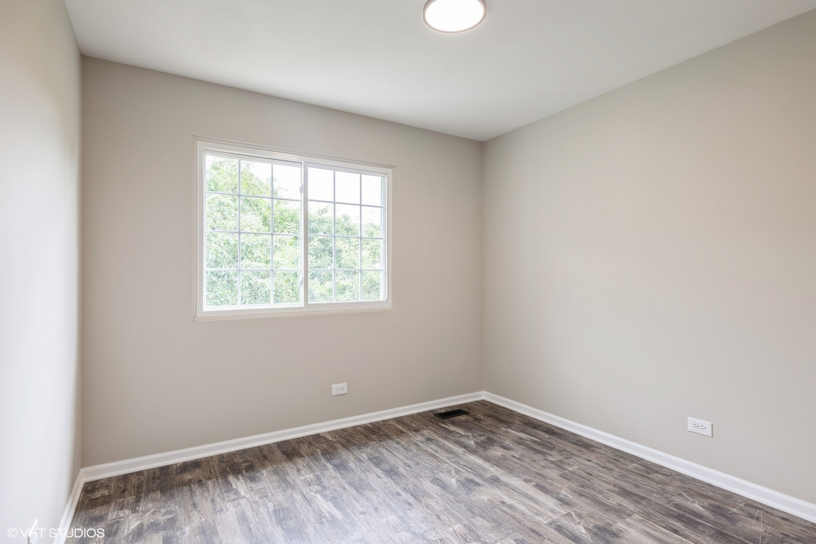 6 W Acorn Lane, Lake In The Hills, IL 60156
