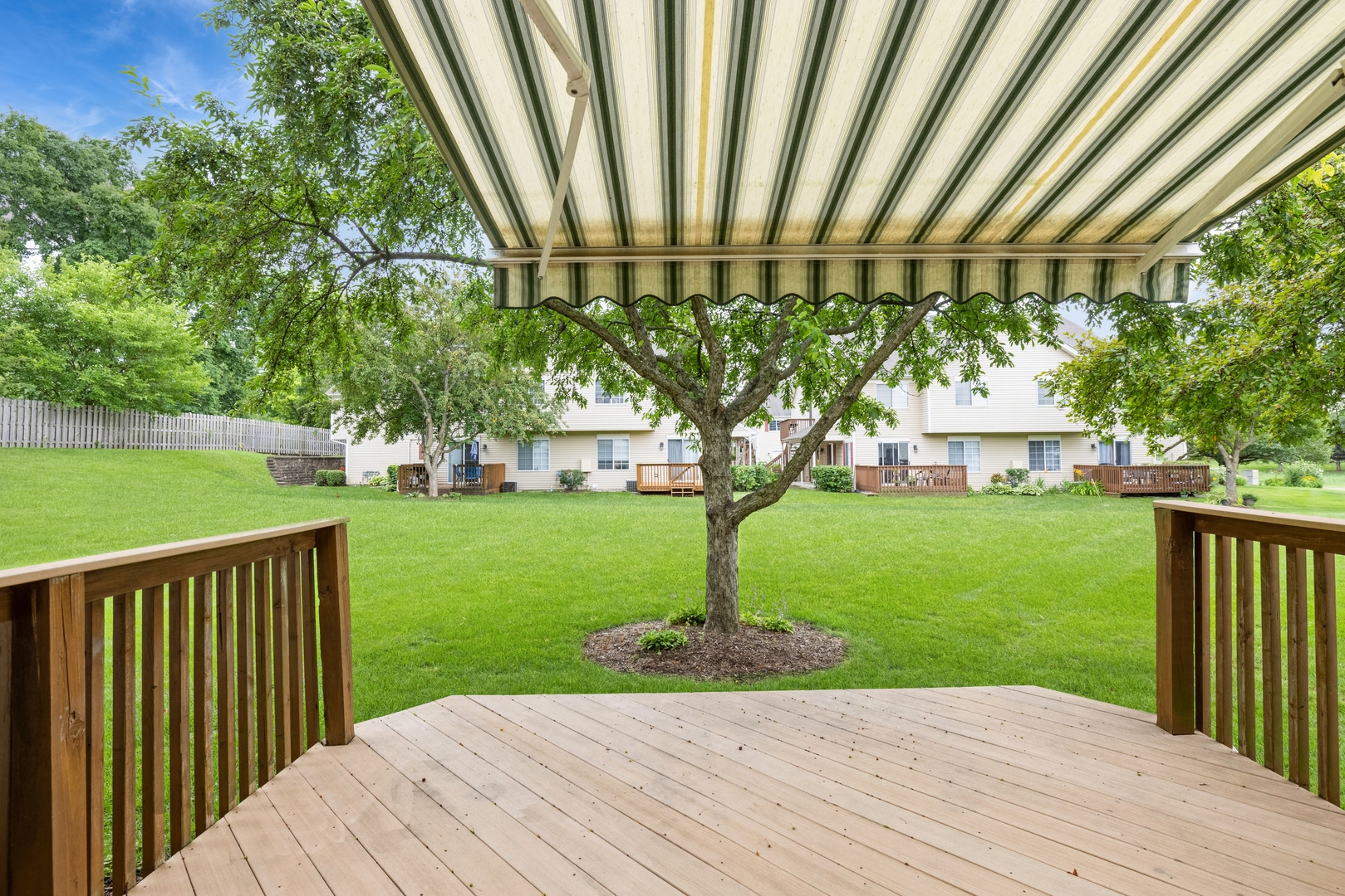 6 W Acorn Lane, Lake In The Hills, IL 60156