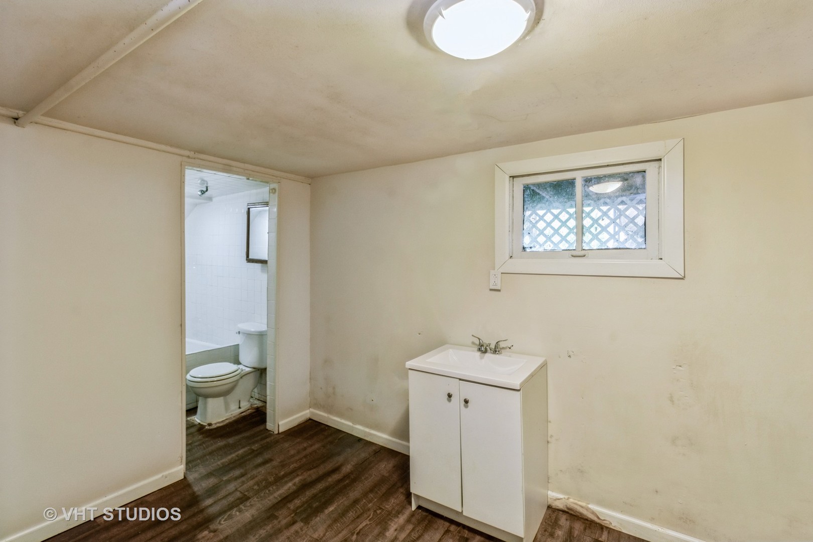 249 N Addison Road, Wood Dale, IL 60191
