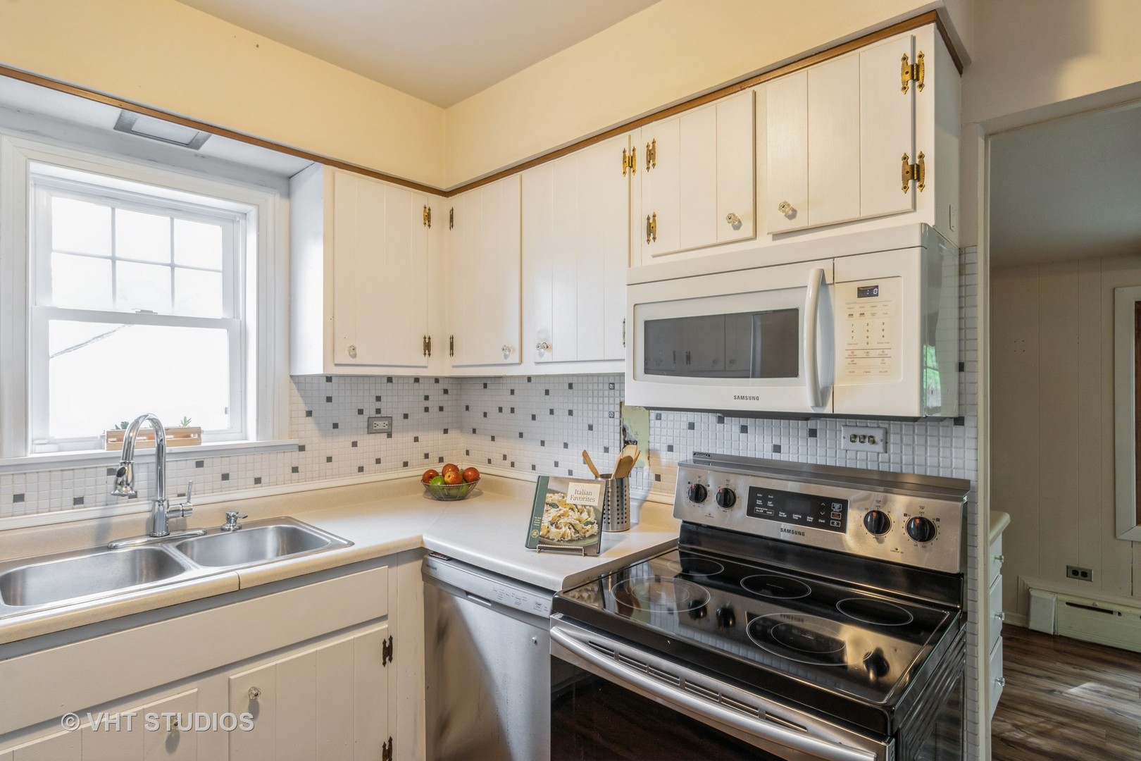 249 N Addison Road, Wood Dale, IL 60191