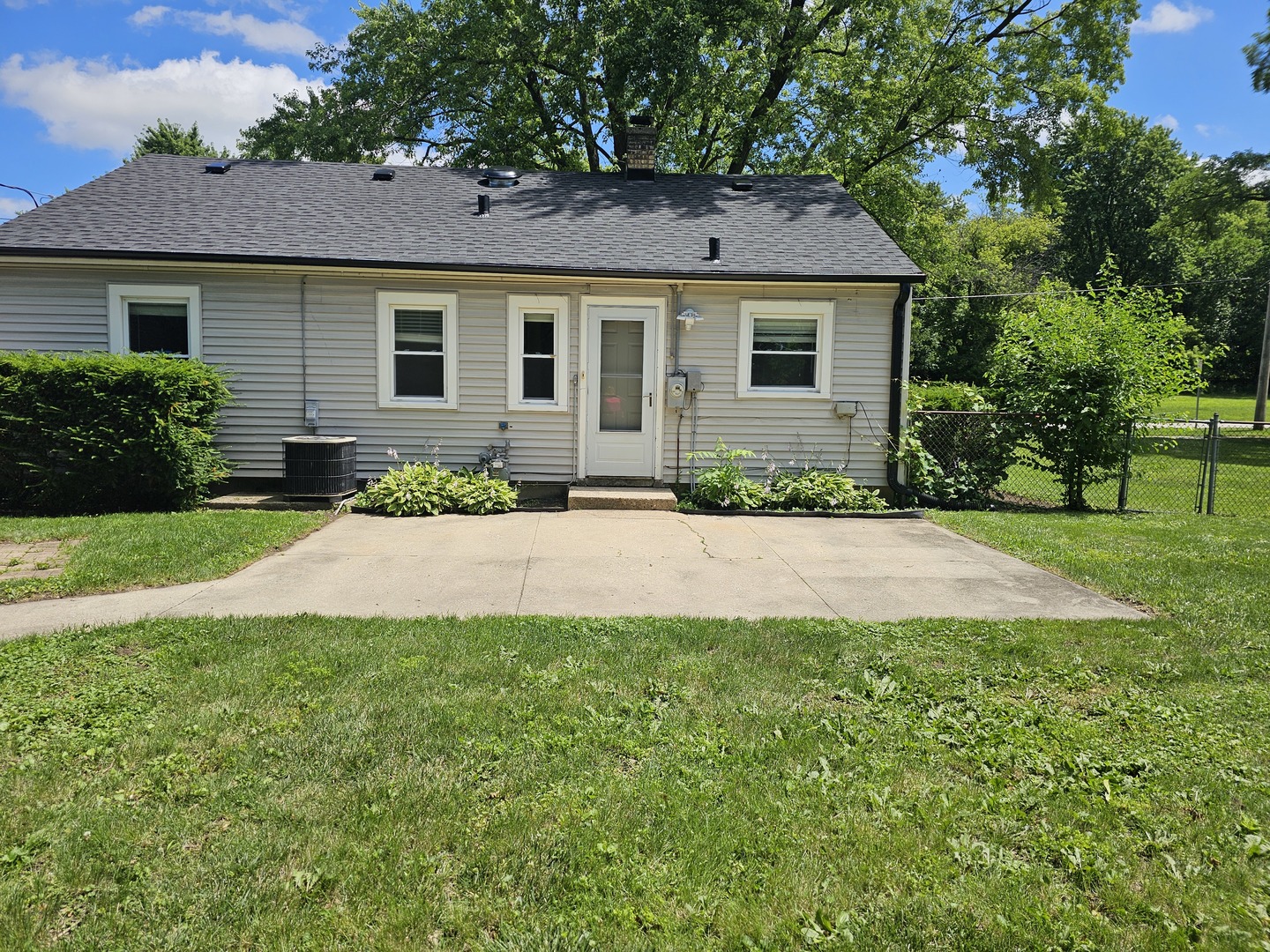 610 Wildwood Avenue, Mundelein, IL 60060