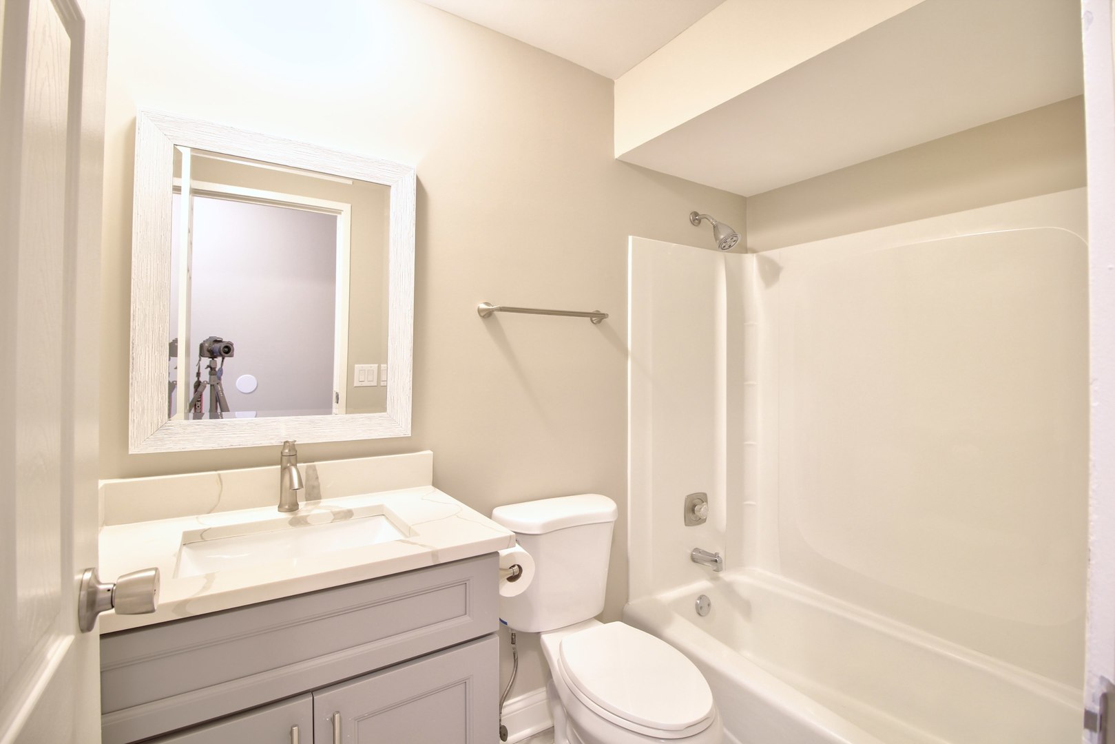 185 Gregory Street #16, Aurora, IL 60504