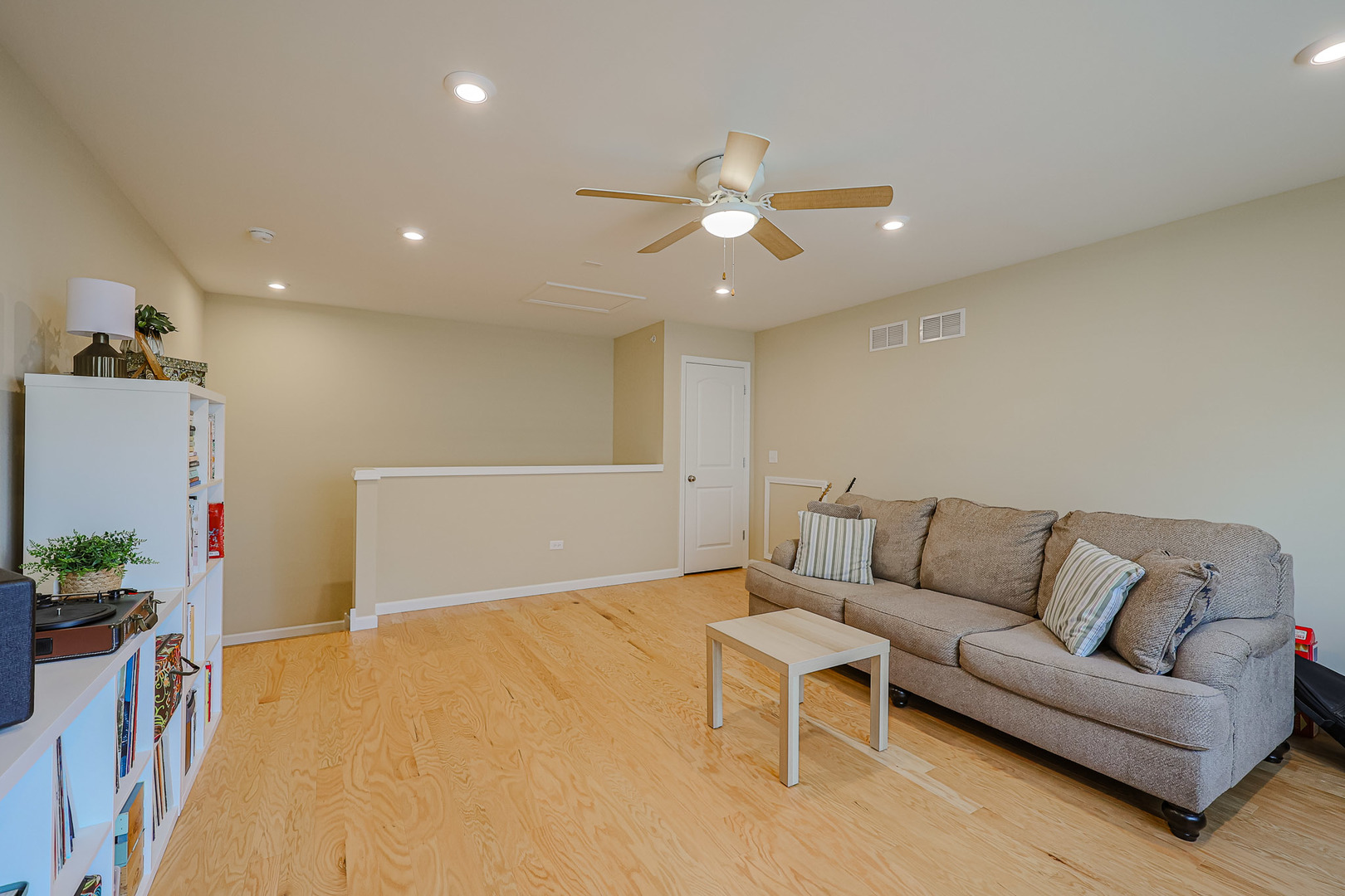 580 N Highlander Way, Addison, IL 60101