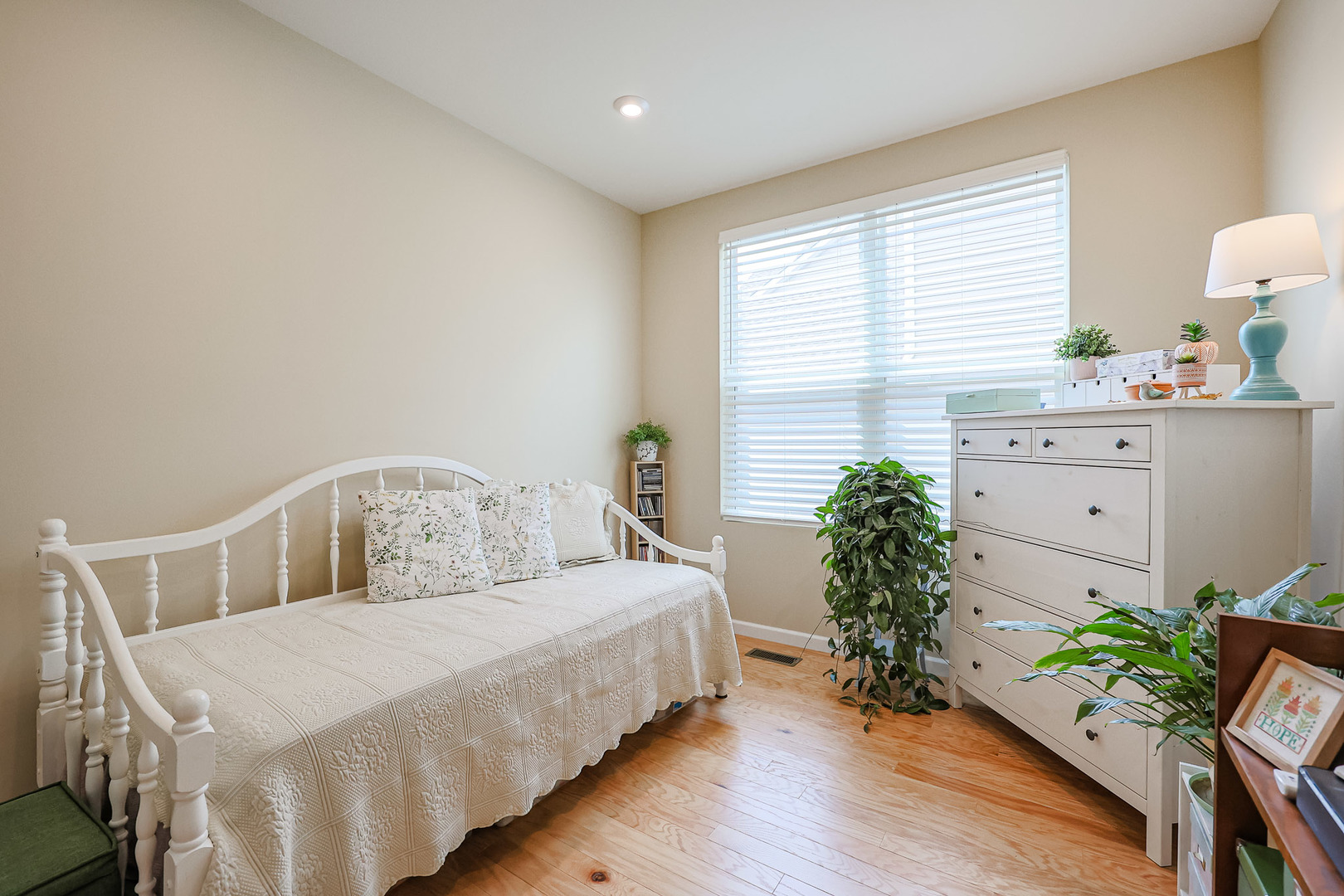 580 N Highlander Way, Addison, IL 60101