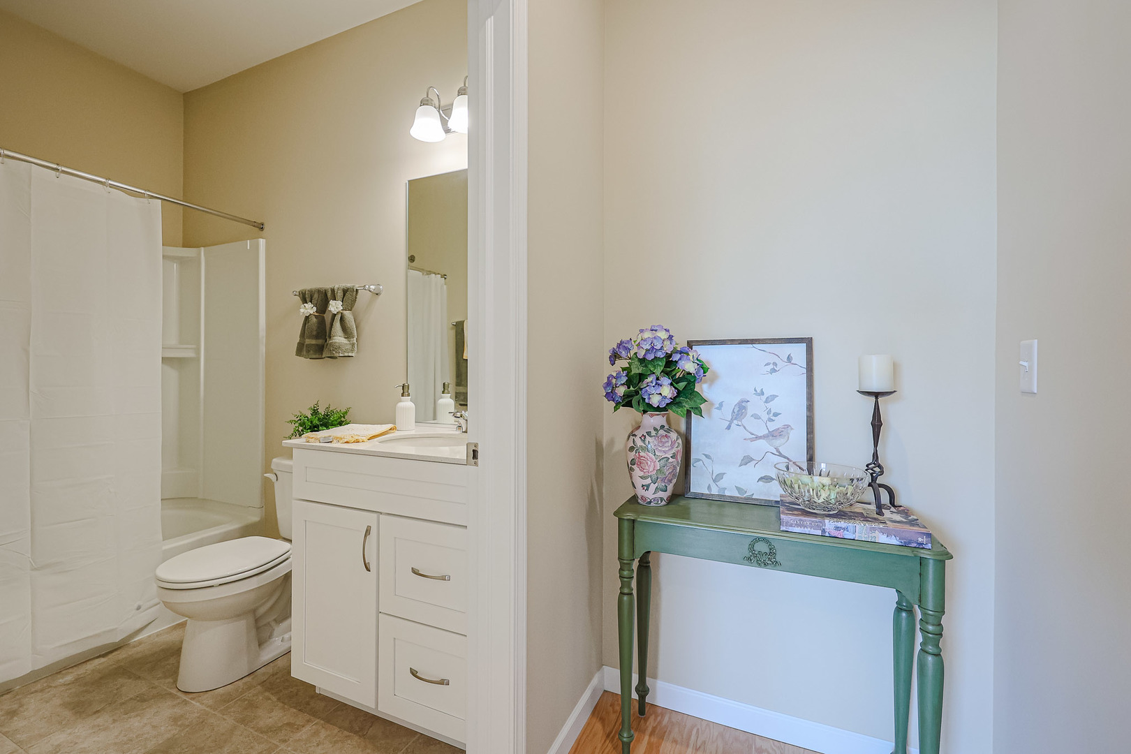 580 N Highlander Way, Addison, IL 60101