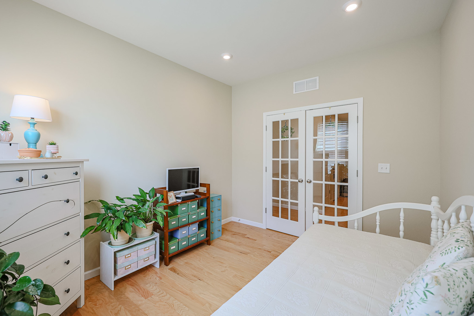 580 N Highlander Way, Addison, IL 60101