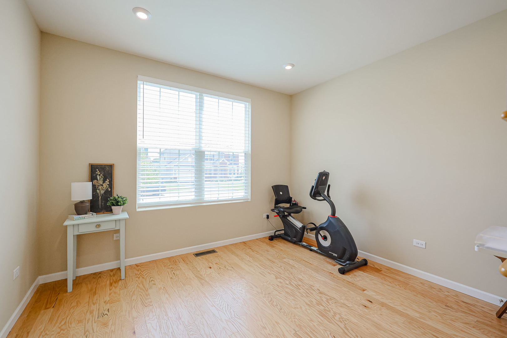 580 N Highlander Way, Addison, IL 60101