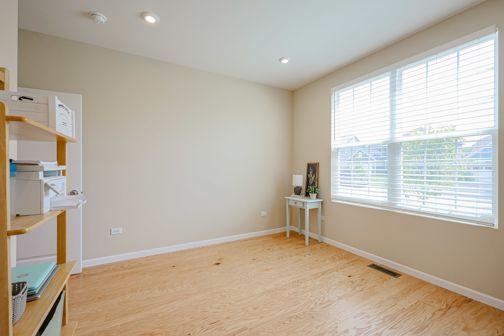 580 N Highlander Way, Addison, IL 60101