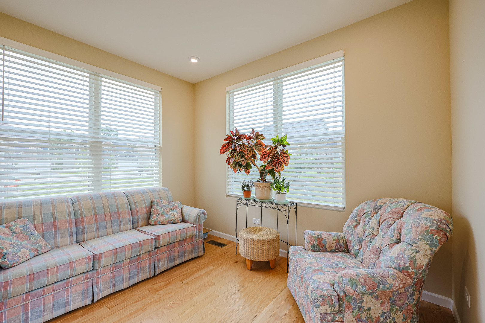 580 N Highlander Way, Addison, IL 60101