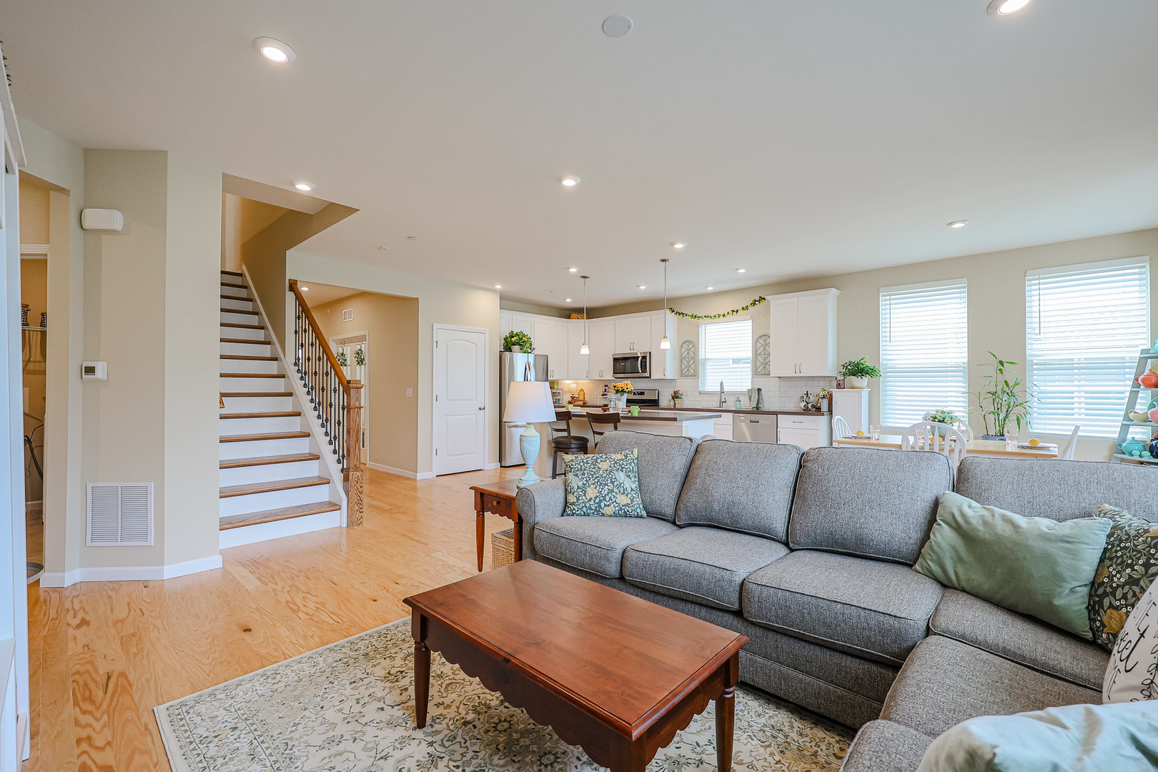 580 N Highlander Way, Addison, IL 60101