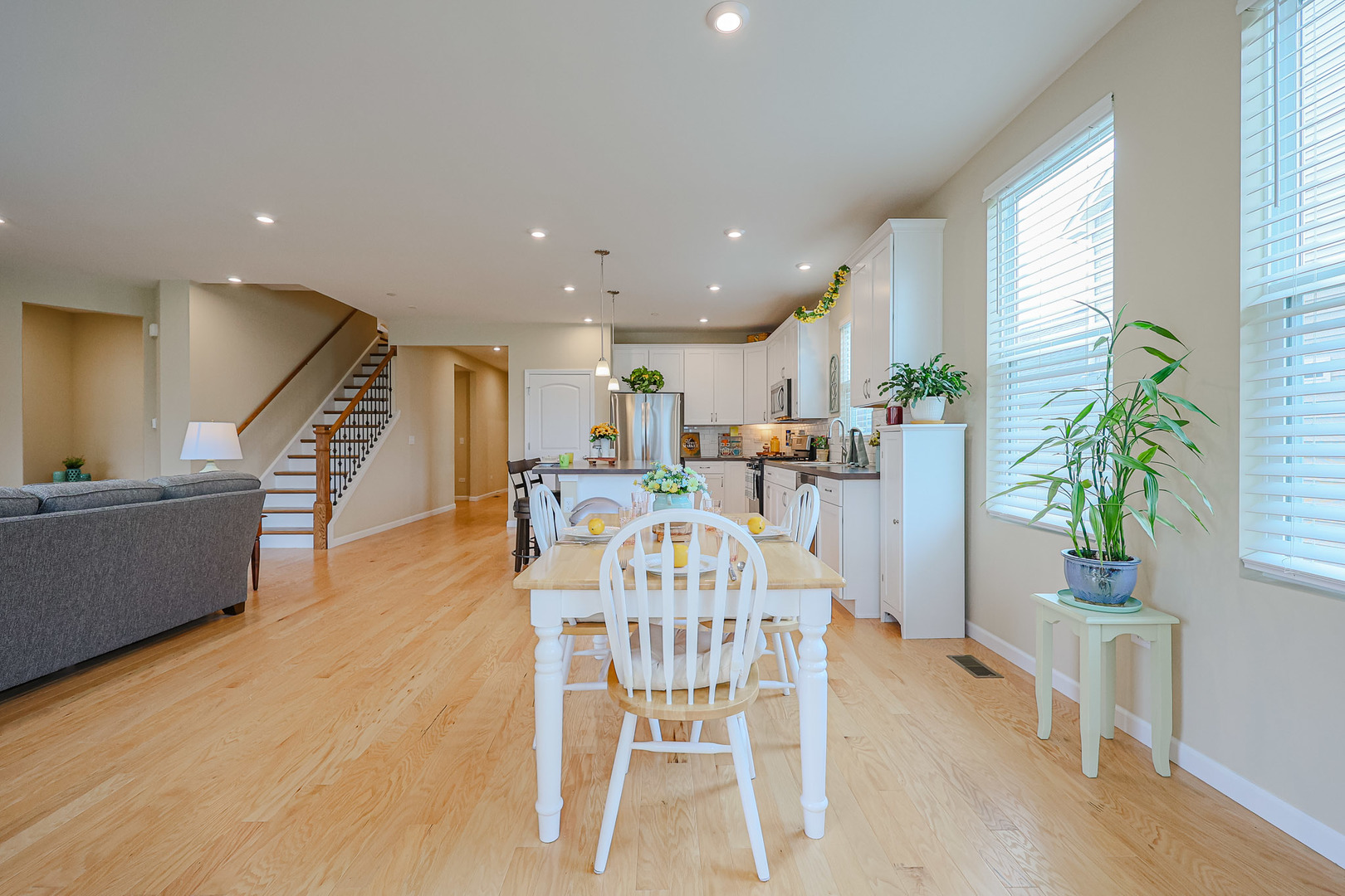 580 N Highlander Way, Addison, IL 60101