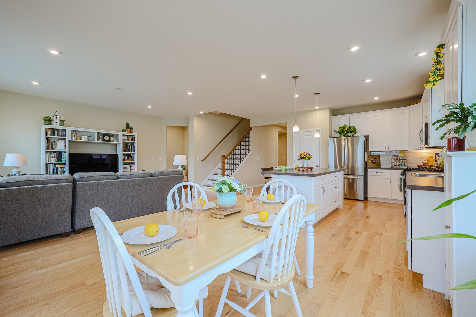 580 N Highlander Way, Addison, IL 60101