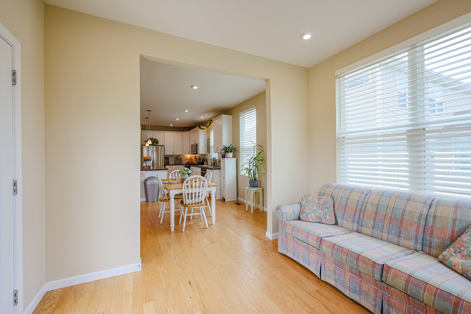 580 N Highlander Way, Addison, IL 60101