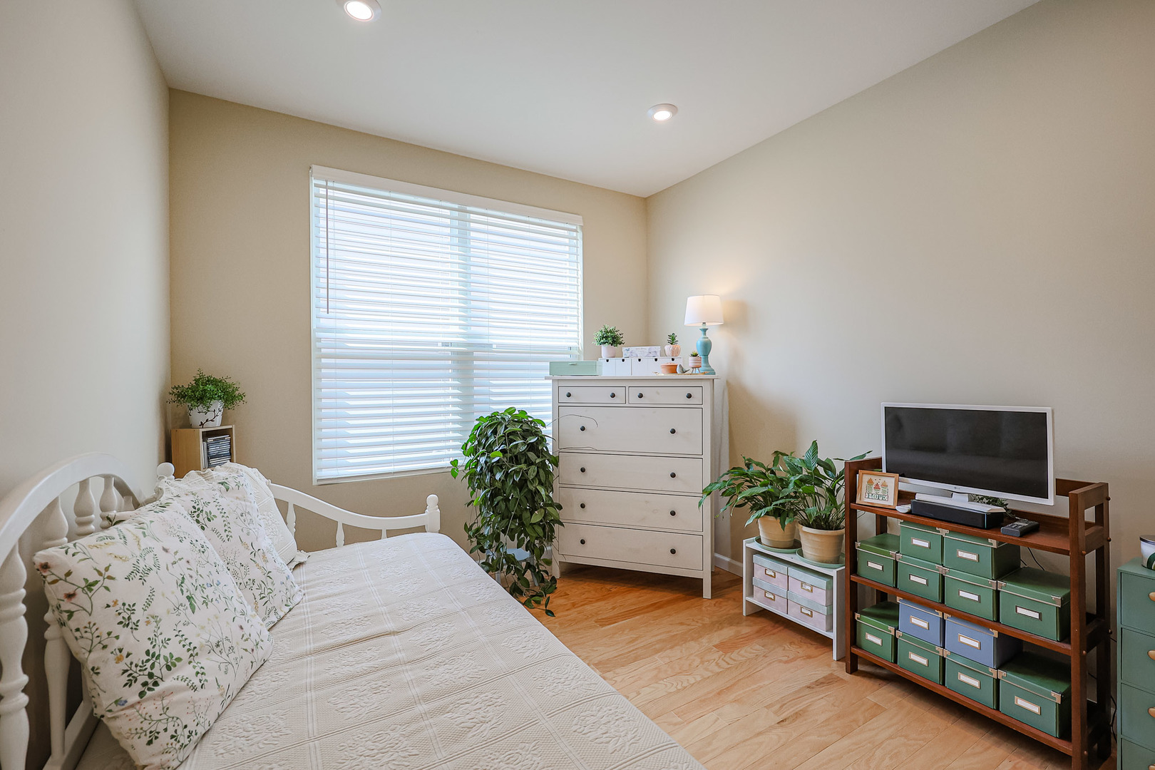 580 N Highlander Way, Addison, IL 60101