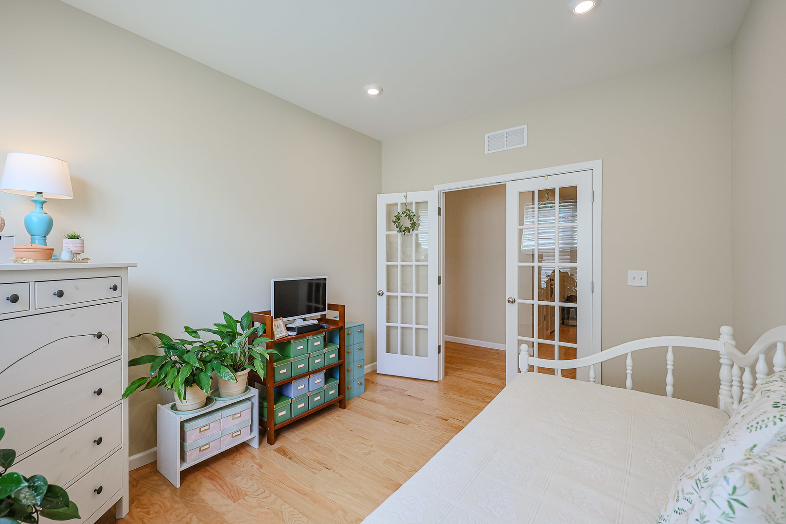 580 N Highlander Way, Addison, IL 60101