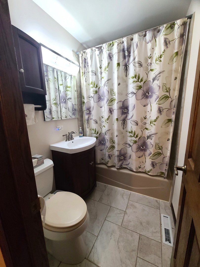 416 Geneva Avenue, Northlake, IL 60164