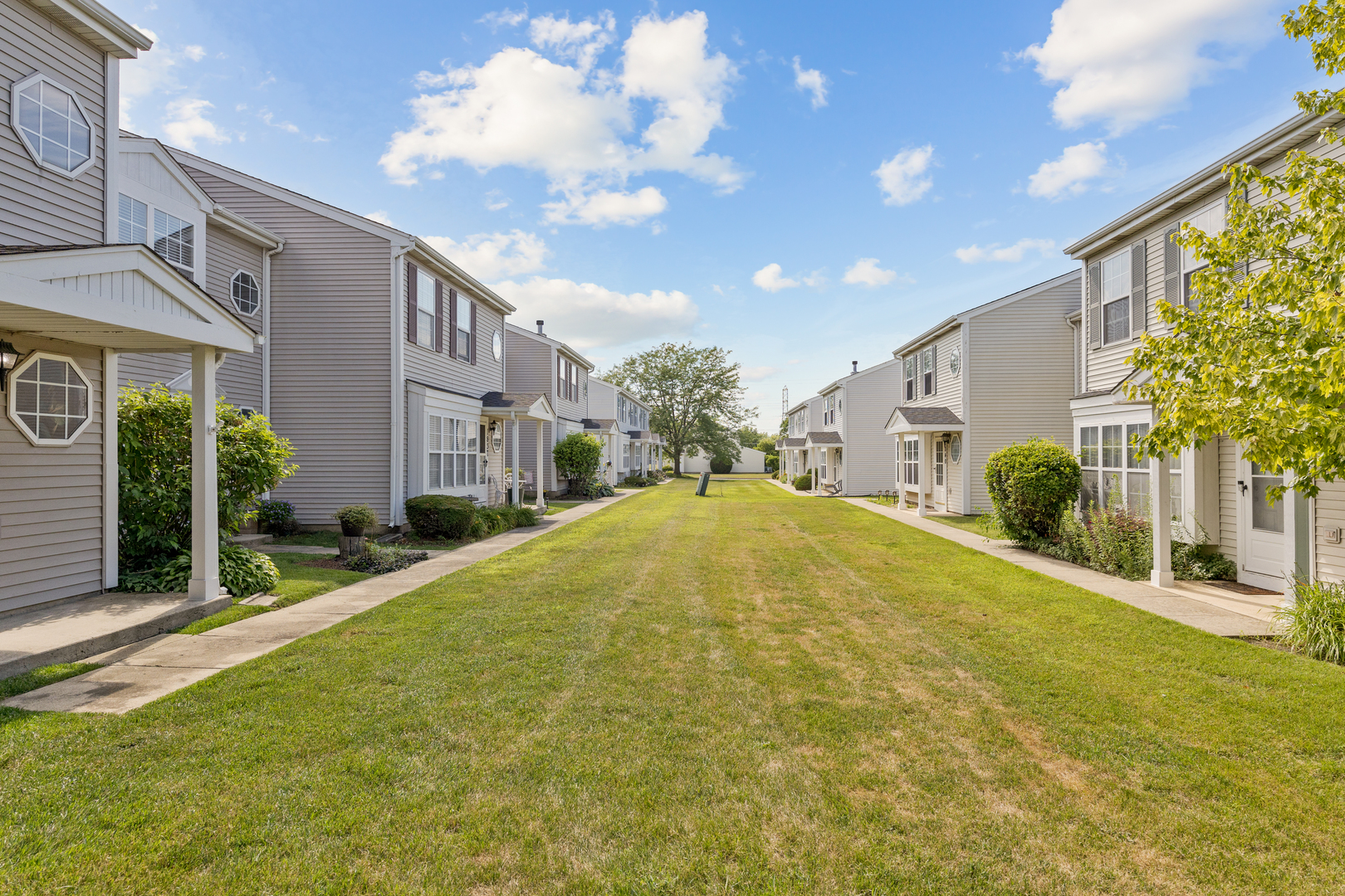 1835 Venson Lane #1835, Joliet, IL 60435