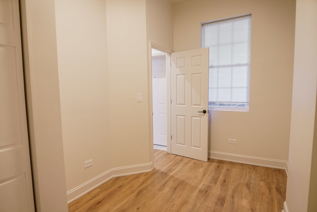 6613 S Vernon Avenue, Chicago, IL 60637