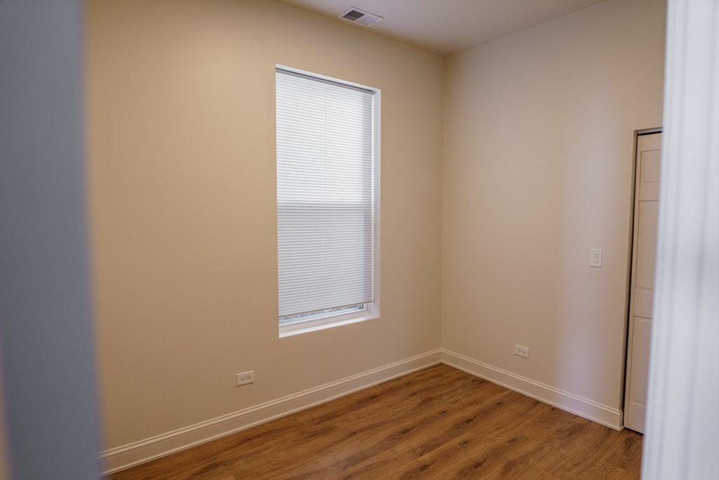 6613 S Vernon Avenue, Chicago, IL 60637