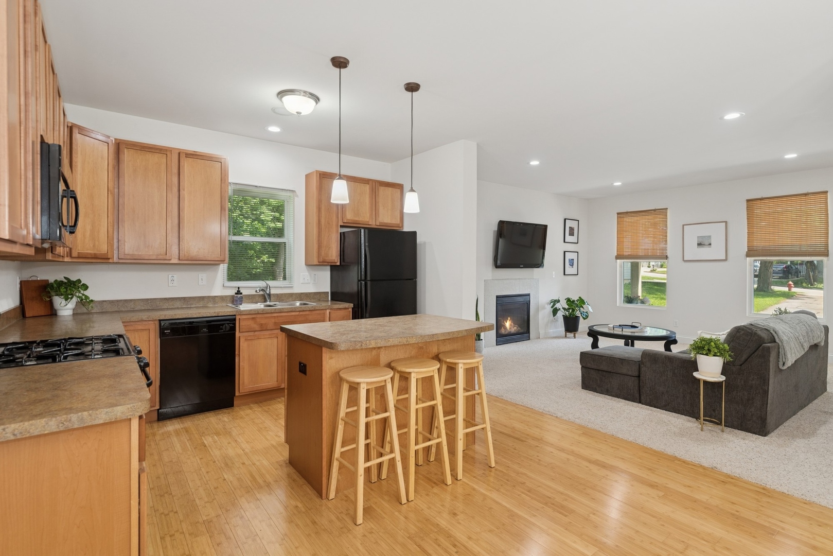140 Forest Avenue, Fox Lake, IL 60020