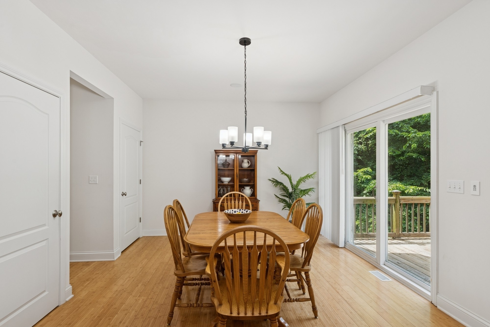 140 Forest Avenue, Fox Lake, IL 60020