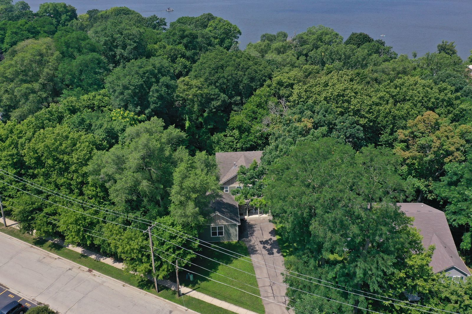 140 Forest Avenue, Fox Lake, IL 60020