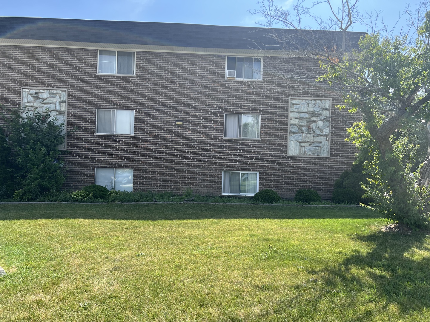 215 S Hale Street #8A, Addison, IL 60101