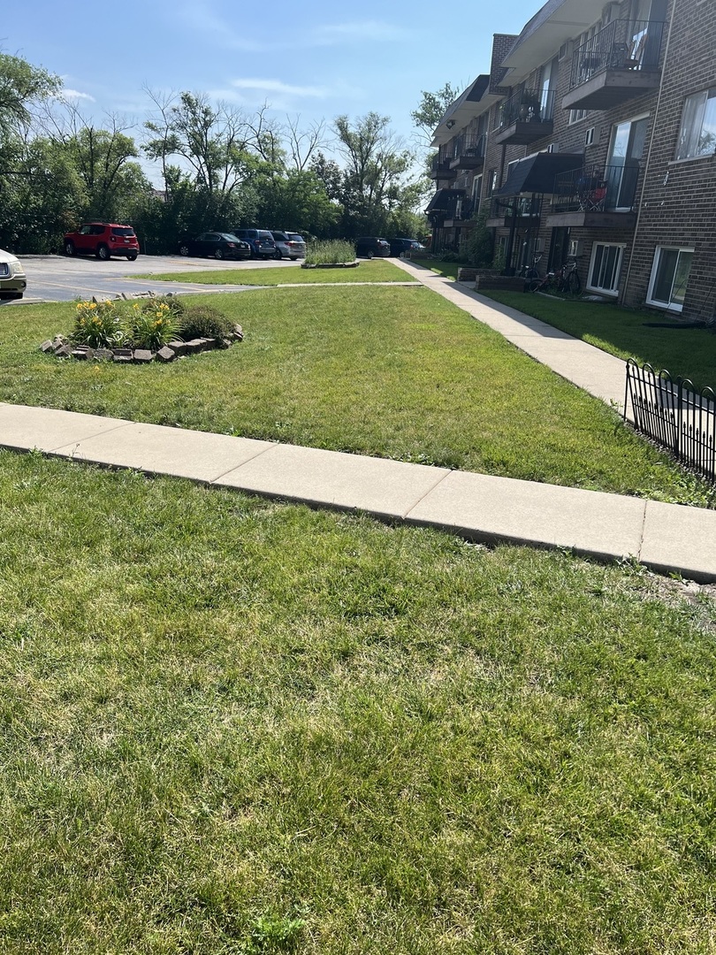 215 S Hale Street #8A, Addison, IL 60101