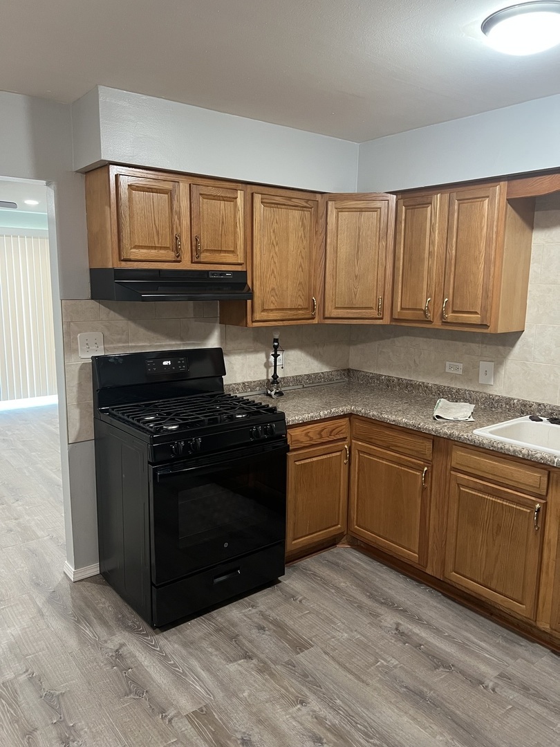 215 S Hale Street #8A, Addison, IL 60101