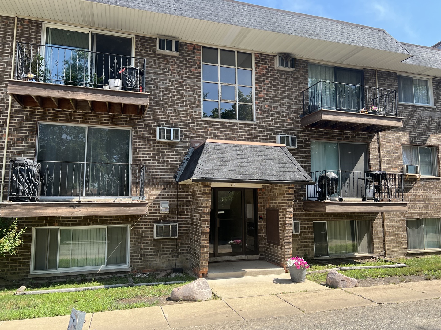 215 S Hale Street #8A, Addison, IL 60101