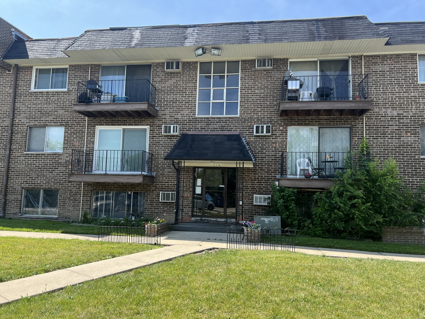 215 S Hale Street #8A, Addison, IL 60101