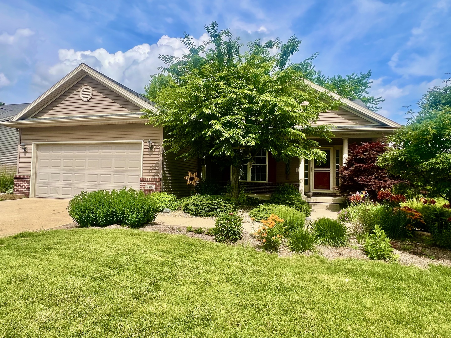 2402 Treeline Drive, Bloomington, IL 61704