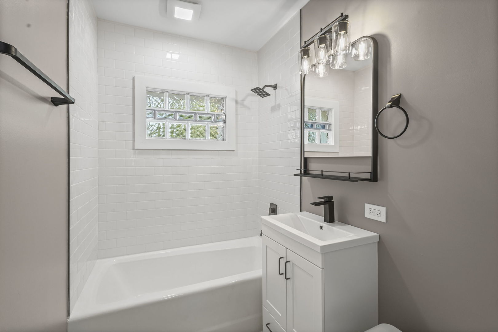 3112 W Whipple Drive, Merrionette Park, IL 60803