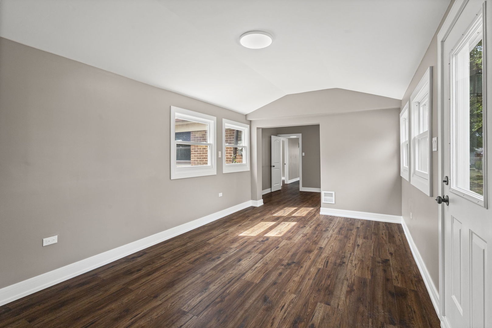 3112 W Whipple Drive, Merrionette Park, IL 60803
