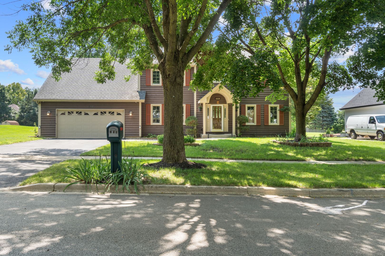 130 Hill Court, West Chicago, IL 60185