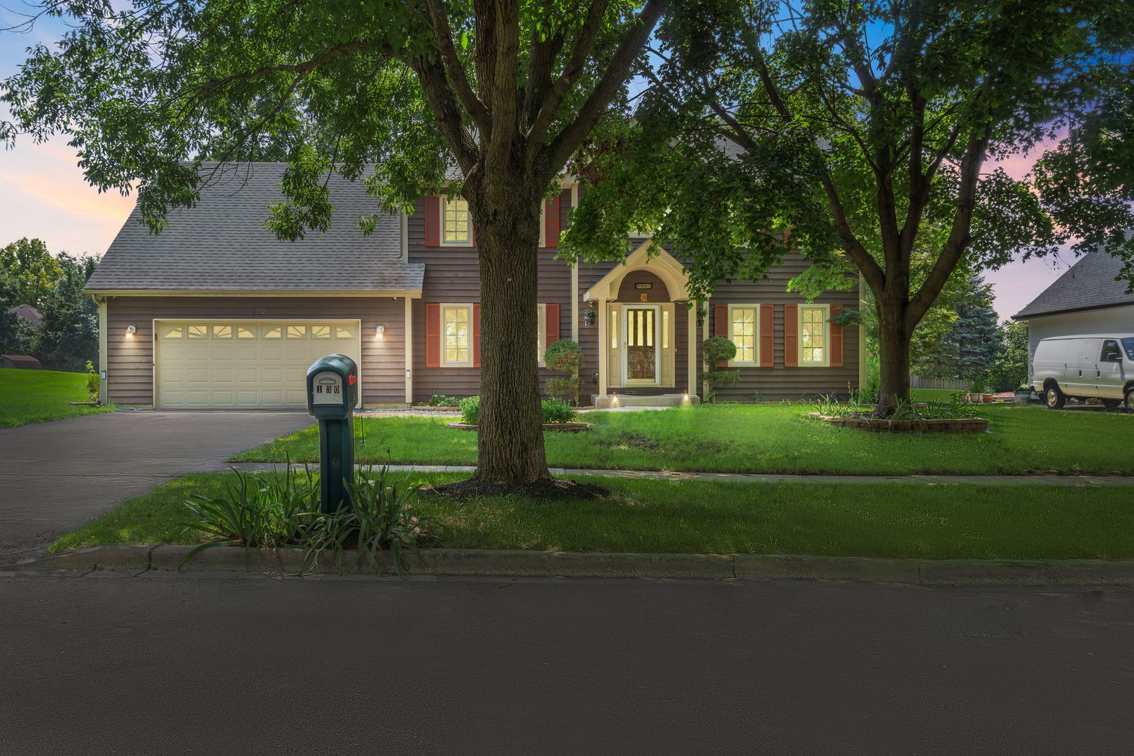 130 Hill Court, West Chicago, IL 60185