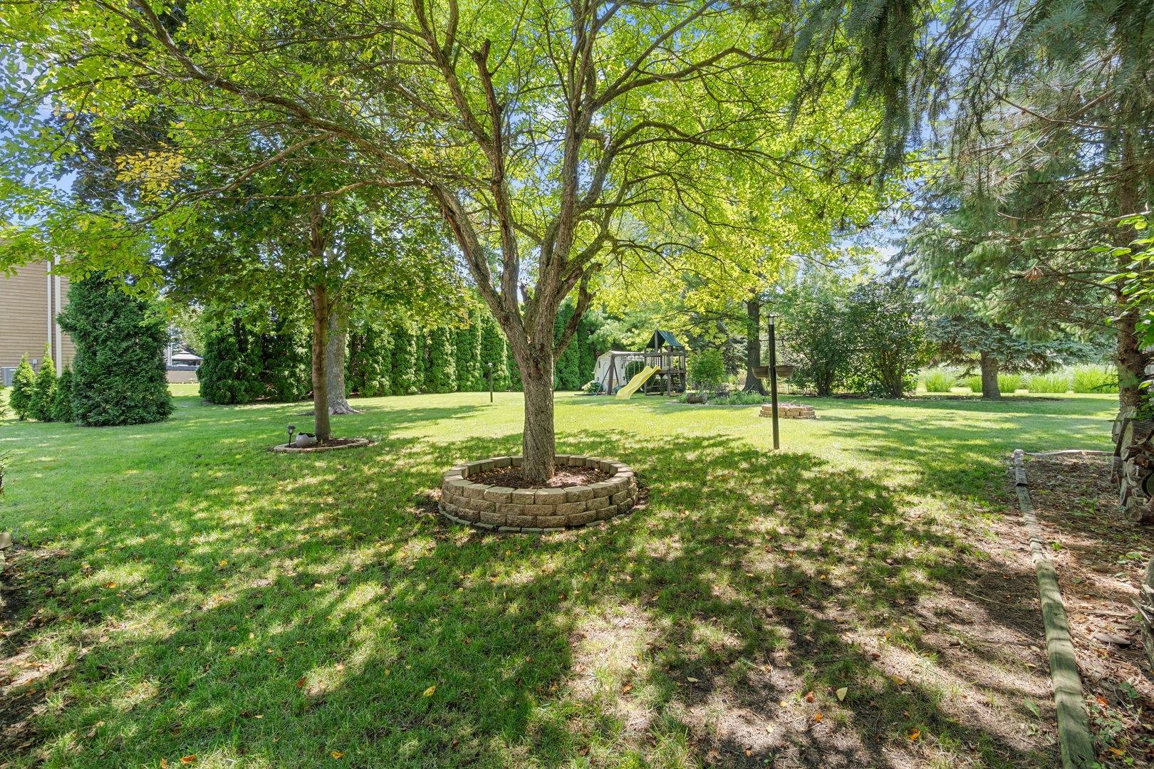 130 Hill Court, West Chicago, IL 60185