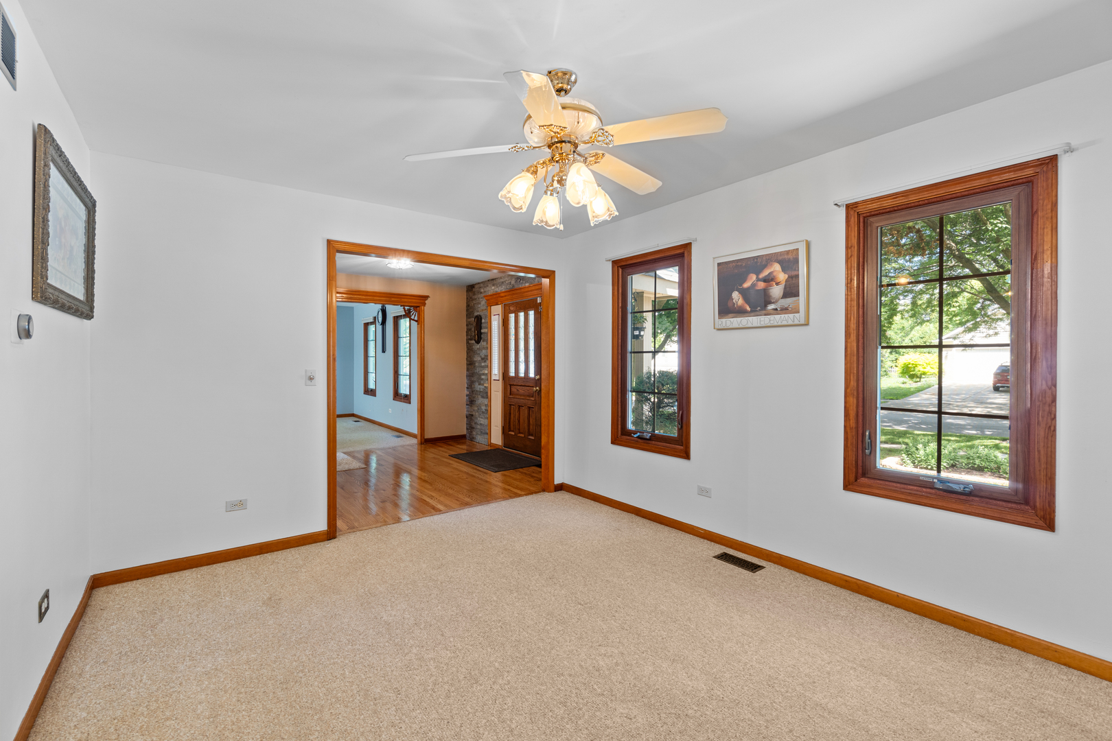 130 Hill Court, West Chicago, IL 60185