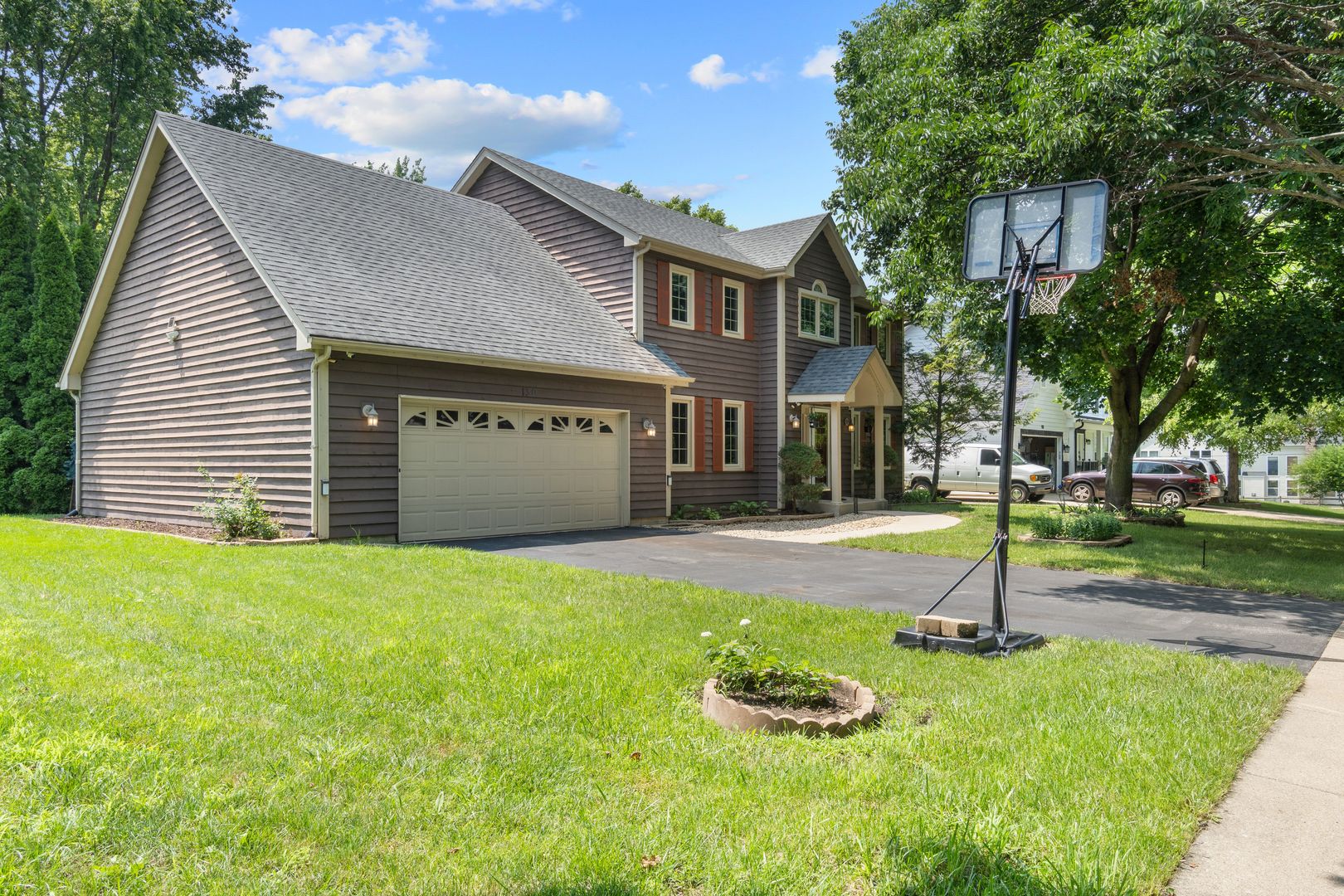 130 Hill Court, West Chicago, IL 60185