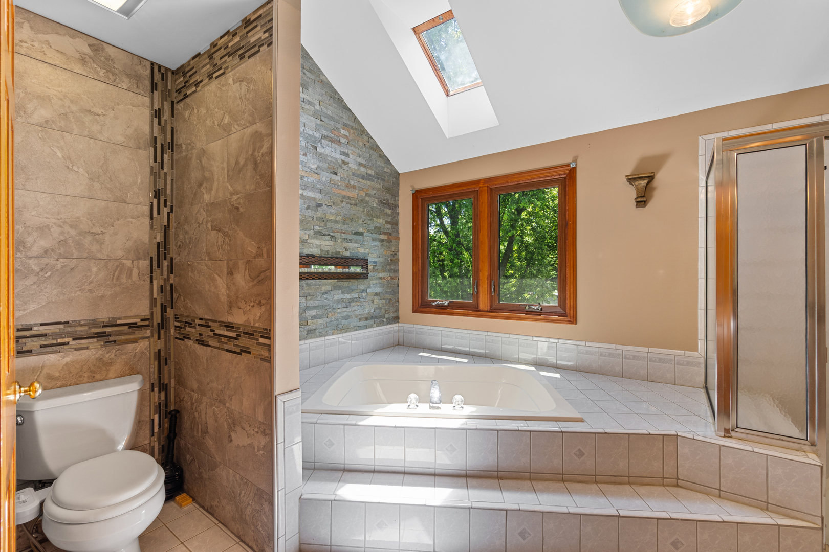 130 Hill Court, West Chicago, IL 60185